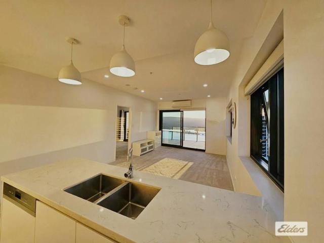 Modern 2 bedroom Apartment With Incredible Water Views