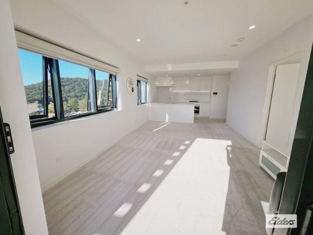 Modern 2 bedroom Apartment With Incredible Water Views