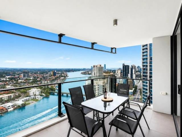 Modern 2 Bedroom Apartment with Resort Style Living in the Heart of Surfers Paradise