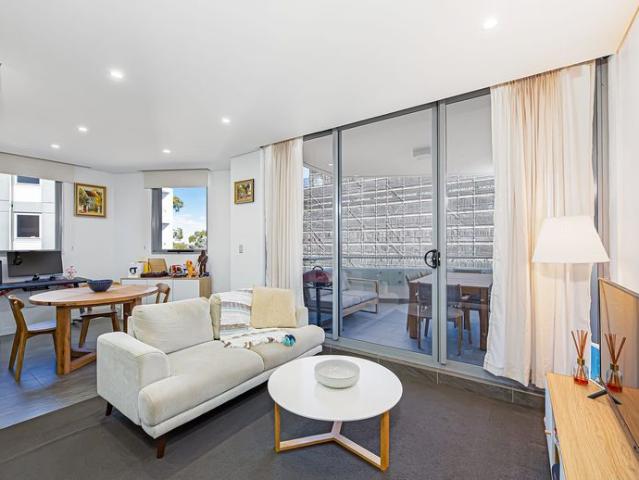 Modern 2 Bedroom Apartment with Stunning River Views