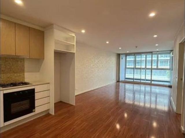Modern 2 Bedroom Apartment with Secure Parking in the Heart of Adelaide