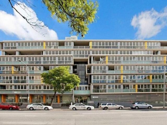 Modern 2 Bedroom Apartment with Secure Parking in the Heart of Adelaide