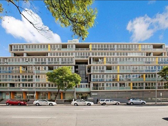 Modern 2 Bedroom Apartment with Secure Parking in the Heart of Adelaide