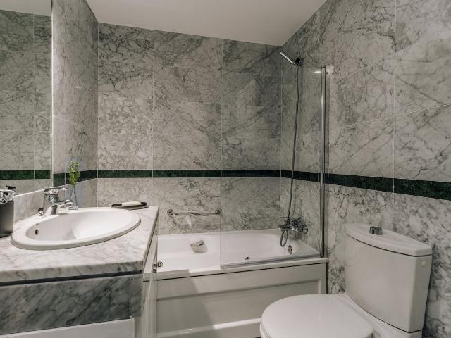 Modern 2 Bedroom Apartment with Shared Pool and Gym on Josep Pla Street, Madrid Amsterdam Apartments for Rent