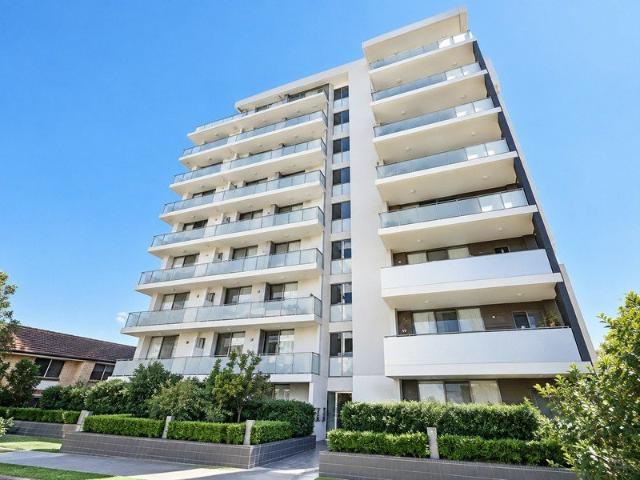 Modern 2 Bedroom Apartment with Spacious Balcony