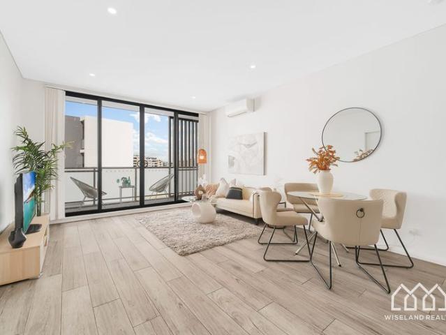 Modern 2 Bedroom Apartment with Spacious Balcony – Walk to Tallawong Metro