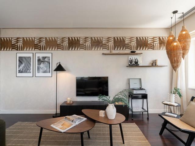 Modern 2 Bedroom Apartment with Terrace and Ducted Air Conditioning in Plaza de España, Madrid Amsterdam Apartments for Rent