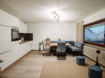 Modern 2 bedroom apartment with terrace, office & bathtub near A6 Bretzfeld