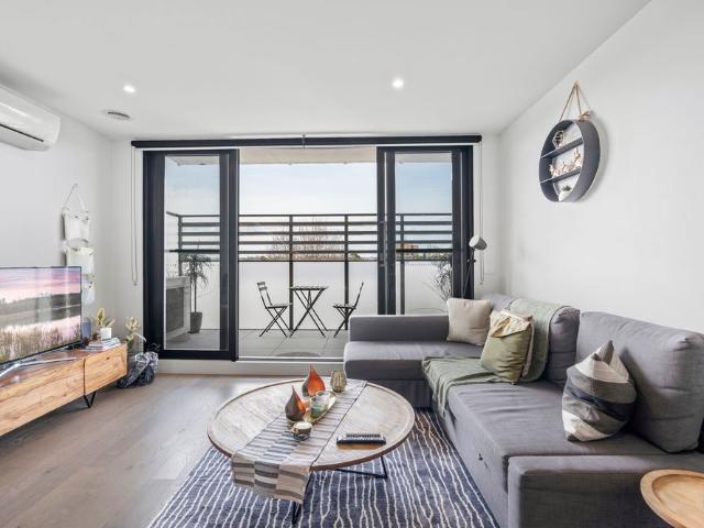 Modern 2 Bedroom Apartment at George Windsor