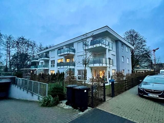 Modern 2 bedroom apartment, balcony and car parking furnished, Frankfurt Amsterdam Apartments for Rent