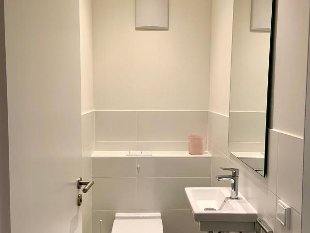 Modern 2 bedroom apartment, balcony and car parking furnished, Frankfurt Amsterdam Apartments for Rent