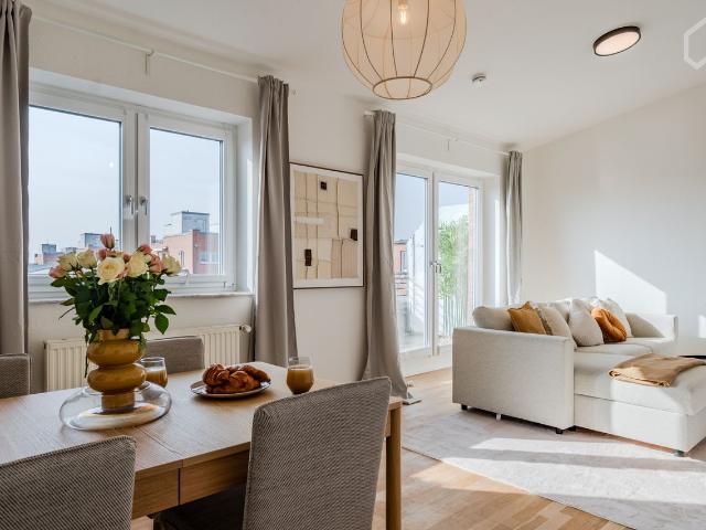Modern 2 Bedroom Apartment | Close to Waterfront, Berlin Amsterdam Apartments for Rent