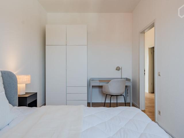 Modern 2 Bedroom Apartment | Close to Waterfront, Berlin Amsterdam Apartments for Rent