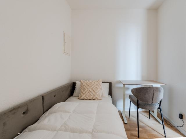 Modern 2 Bedroom Apartment | Close to Waterfront