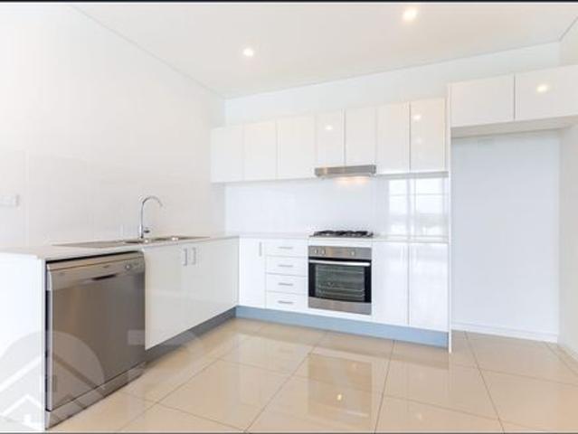 Modern 2 Bedroom Apartment close to amenities For Lease
