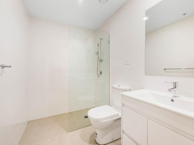 Modern 2 bedroom apartment close to amenities for lease