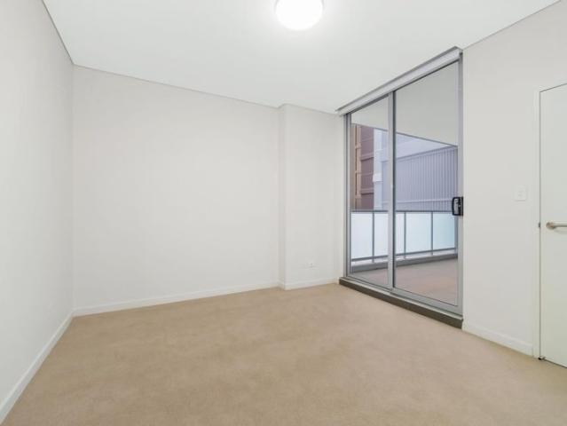 Modern 2 bedroom apartment close to amenities for lease