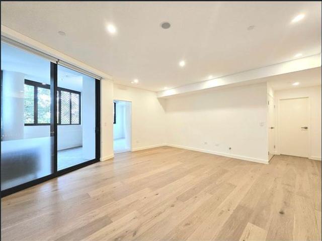 Modern 2 Bedroom apartment high floor great views