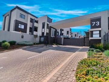 modern 2 bedroom apartment in the he.