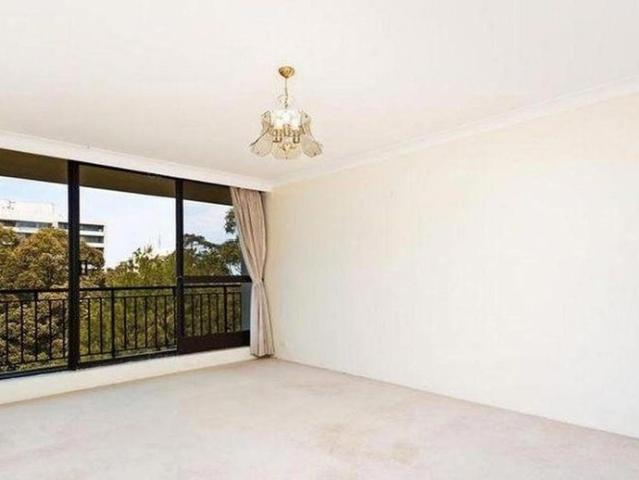 Modern 2 Bedroom Apartment in the Heart of Artarmon!