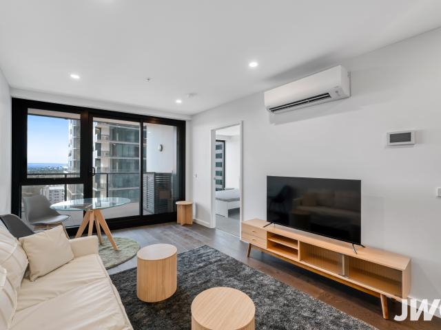 Modern 2 Bedroom Apartment in the Heart of Box Hill