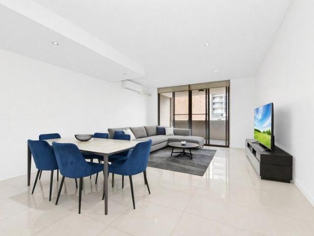 Modern 2 Bedroom Apartment In the Heart of Burwood