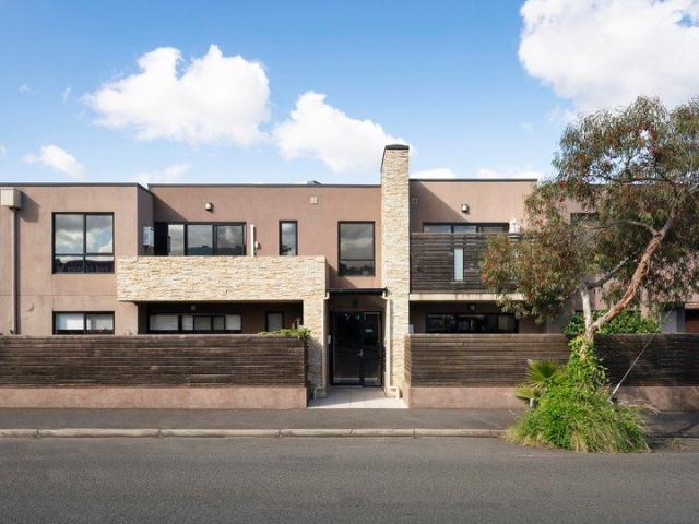 Modern 2 bedroom apartment in the heart of Flemington