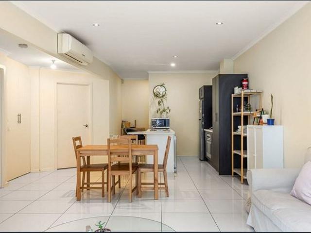 Modern 2 Bedroom Apartment in the Heart of Mawson Lakes