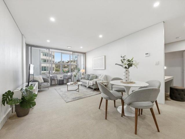 Modern 2 Bedroom Apartment in the Heart of Maroubra Junction