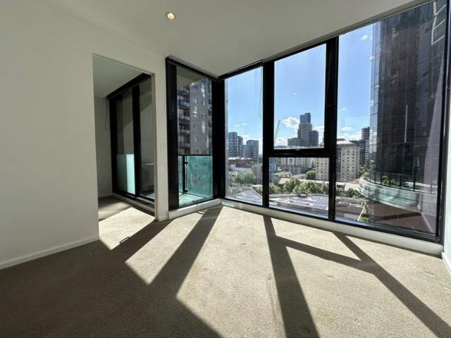 Modern 2 Bedroom Apartment in the Heart of Melbourne CBD