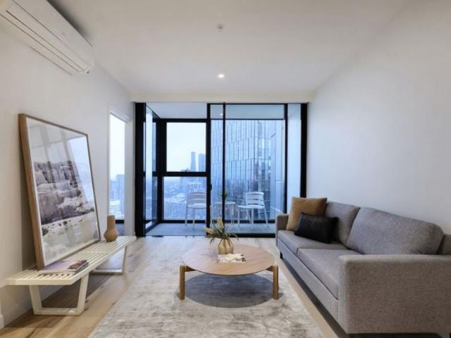MODERN 2 BEDROOM APARTMENT IN THE HEART OF SOUTHBANK | UNFURNISHED | NO PARKING
