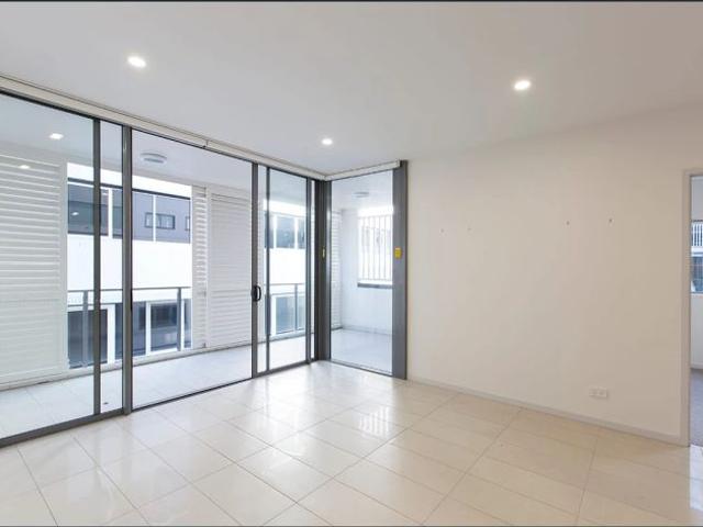 MODERN 2 BEDROOM APARTMENT IN THE HEART OF SPRING HILL