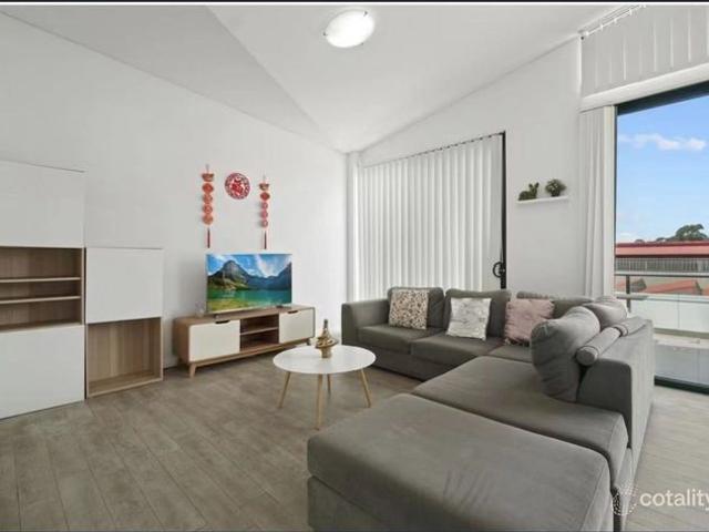 Fully Furnished Modern 2 Bedroom Apartment in the Heart of Rosebery