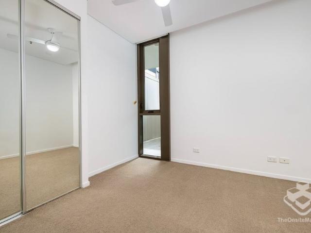 Modern 2 Bedroom Apartment in Aqua Residences, Newstead