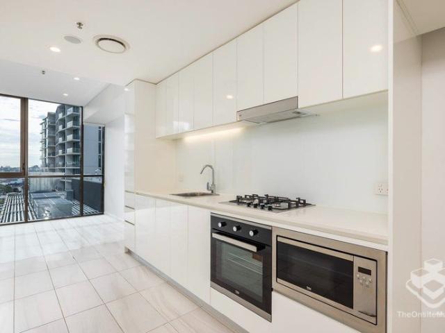 Modern 2 Bedroom Apartment in Aqua Residences, Newstead