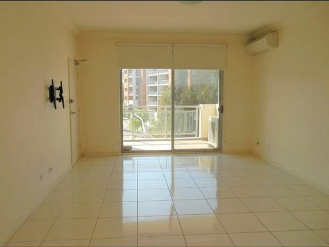 Modern 2 Bedroom Apartment in Convenient Holroyd Location