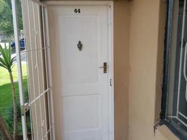 modern 2 bedroom apartment in glen m.