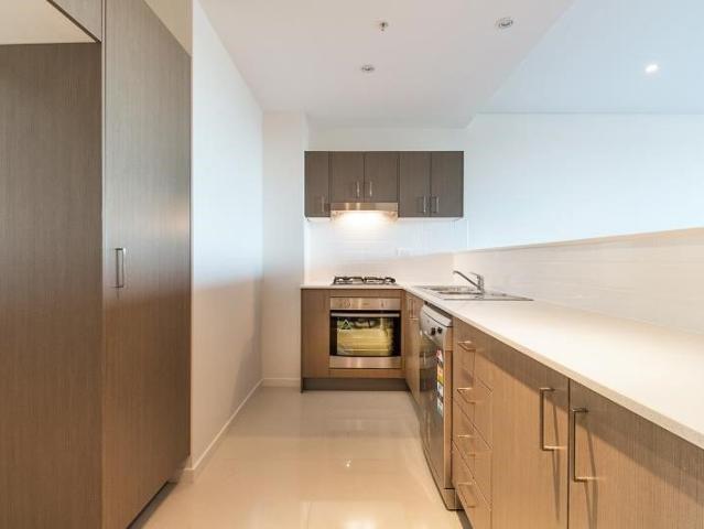 Modern 2 Bedroom Apartment in Great Location