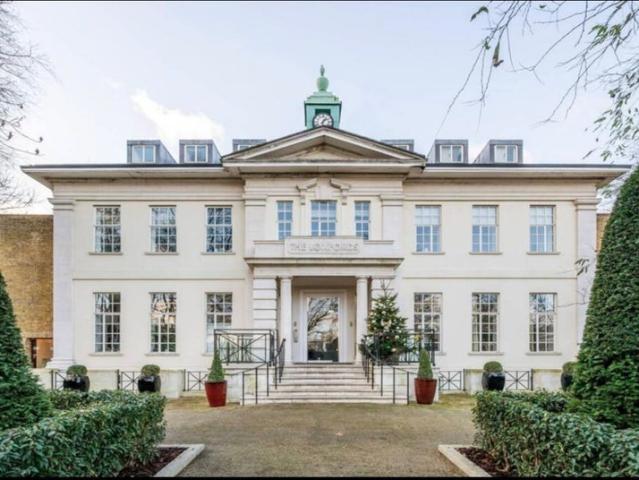 Modern 2 bedroom apartment in Highbury