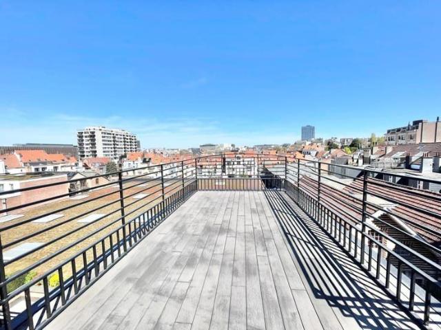 Modern 2 Bedroom Apartment in Ixelles with Amenities
