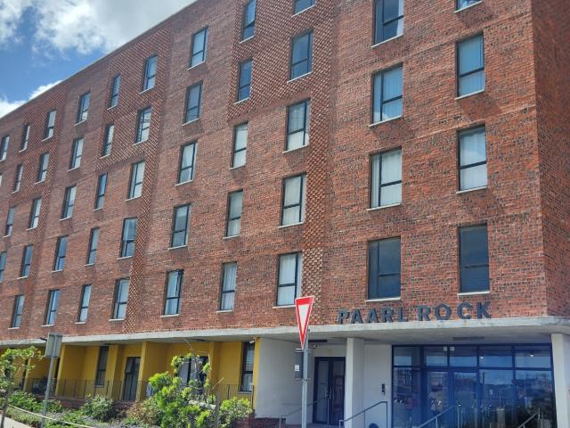 Modern 2 bedroom Apartment in Paarl Rock, Pinelands