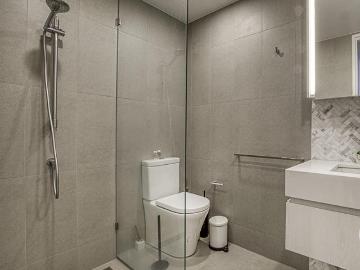 Modern 2 Bedroom Apartment in Prestigious Forrest Location