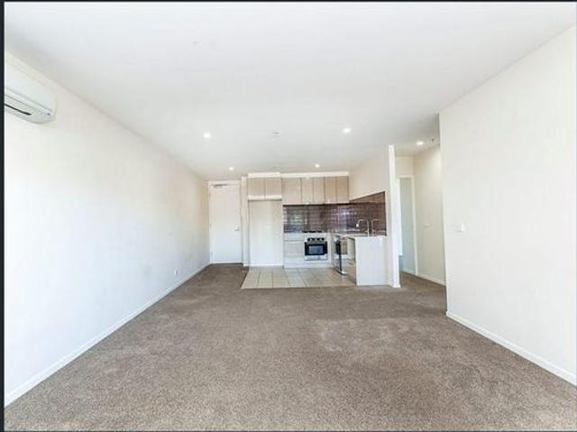 Modern 2 Bedroom Apartment in Prime Box Hill Location