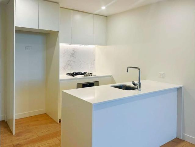 Modern 2 Bedroom Apartment in Prime Malvern East Location