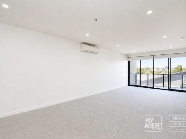 Modern 2 Bedroom Apartment in Prime Maribyrnong Location