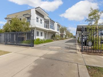 Modern 2 Bedroom Apartment in Prime Midland Location