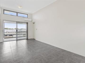 Modern 2 Bedroom Apartment in Prime Midland Location