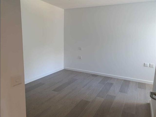 Modern 2 Bedroom Apartment in Prime Schofields Location