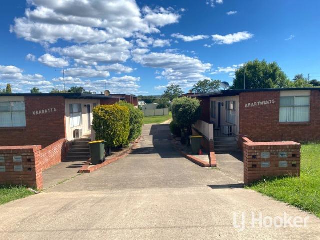 Modern 2 Bedroom Apartment in Quiet Complex