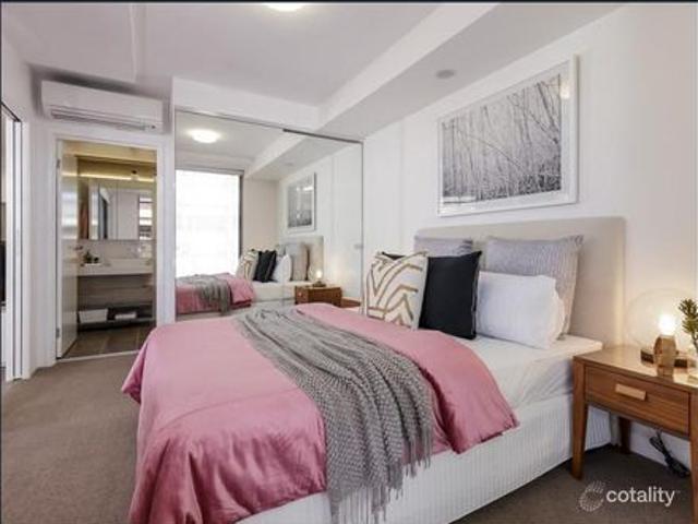 Modern 2 Bedroom Apartment in South Brisbane Your New Home Awaits!